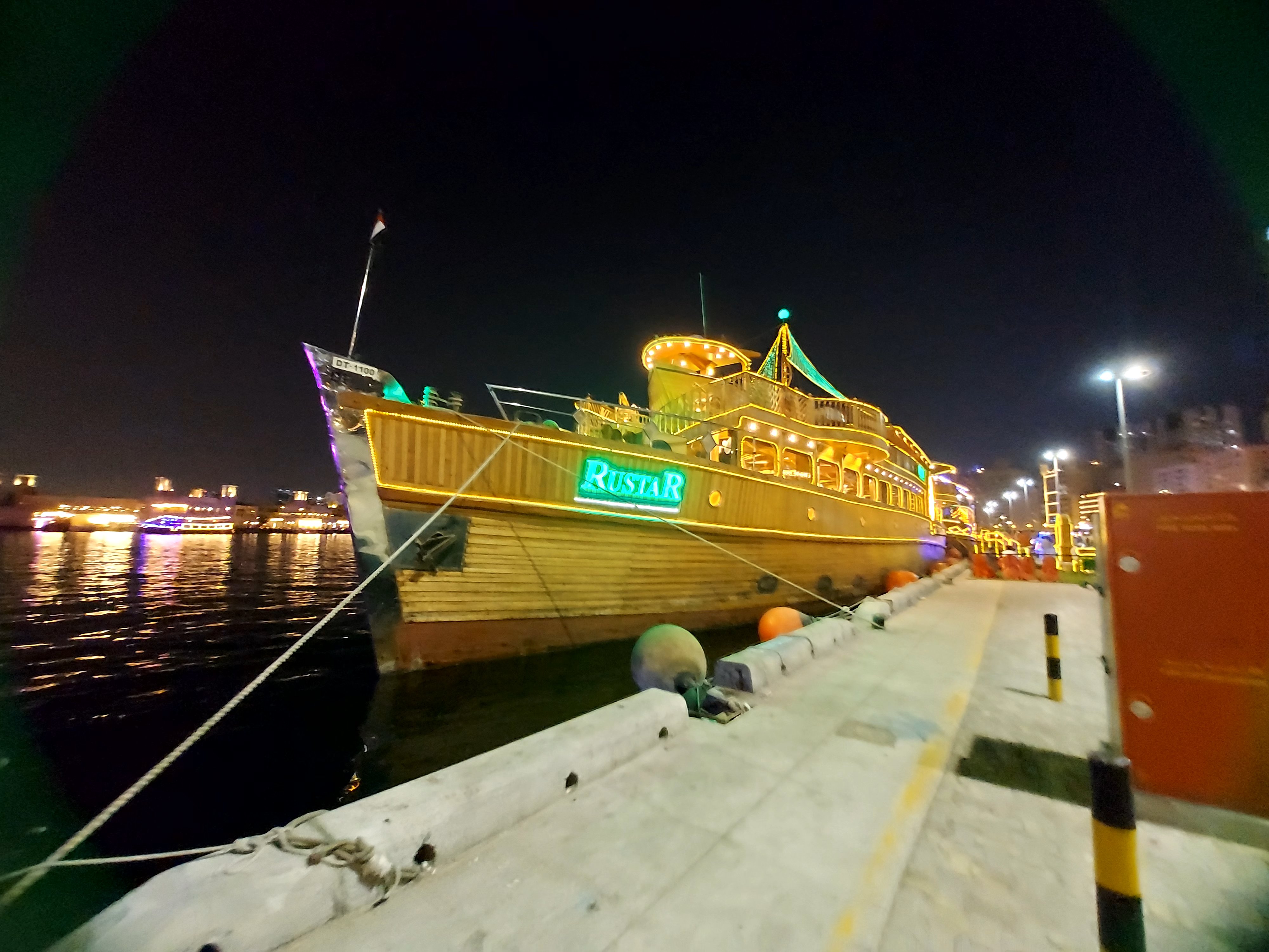 Rustar floating restaurant - Gateway